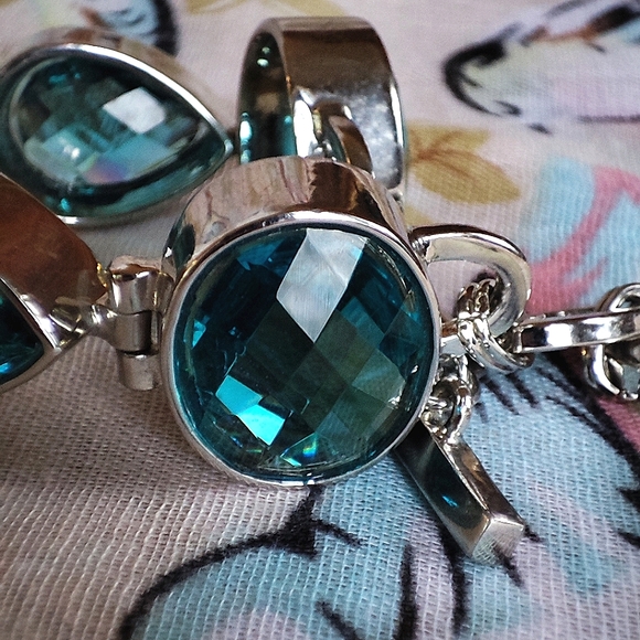 Anne Klein AK Aqua Blue Faceted Bracelet Heavy Silver Tone Glass? Stone? Elbaite - Picture 9 of 16